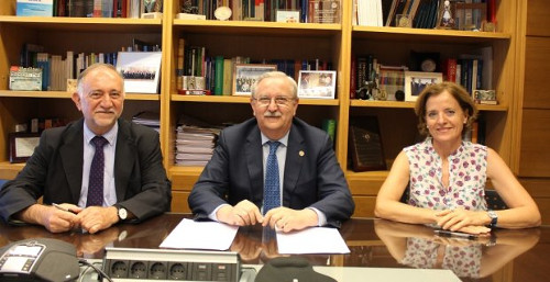 De izda. a dcha. : Dr. José Ramón Repullo, Dr. Serafín Romero y Nina Mielgo